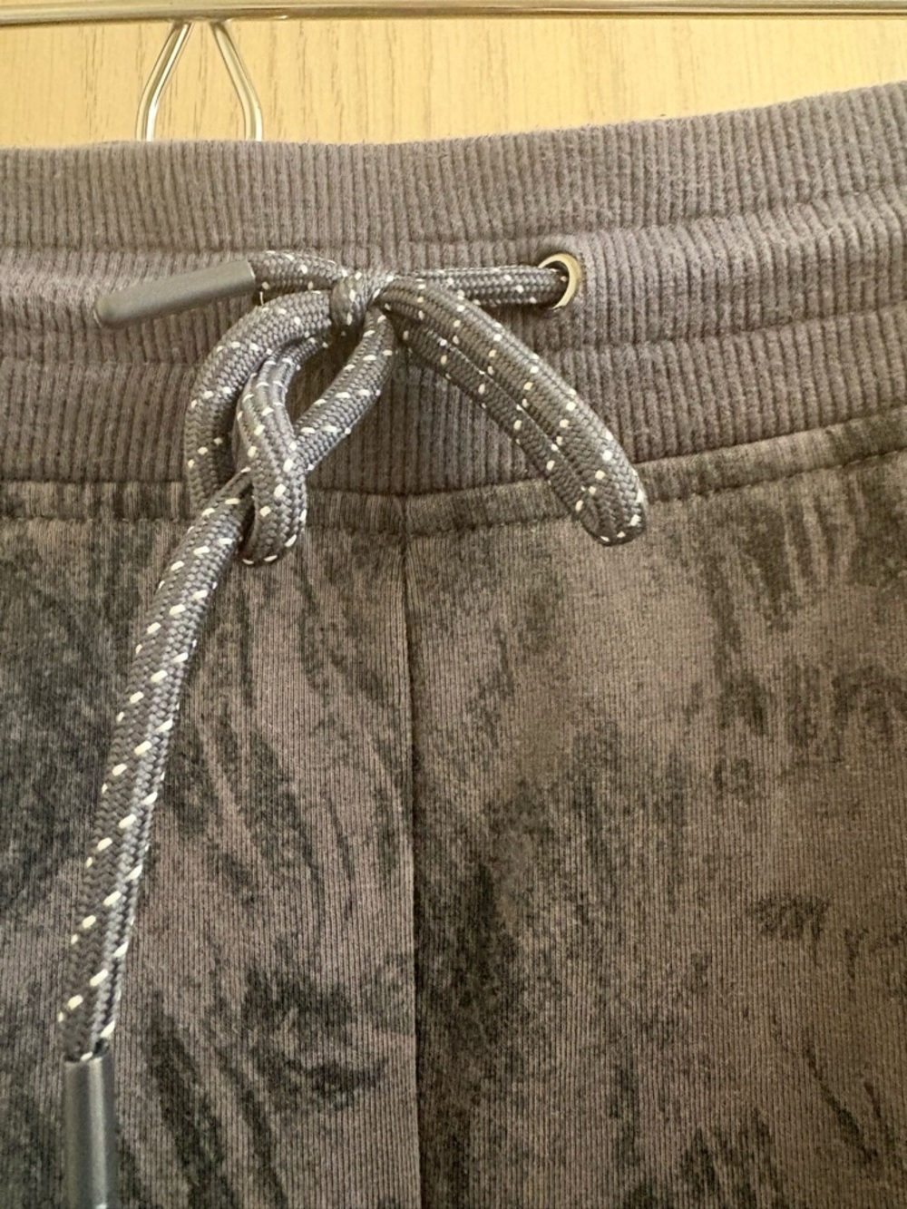 Old Navy patterned Patterned Drawstring Joggers With Pockets - Picture 4 of 6